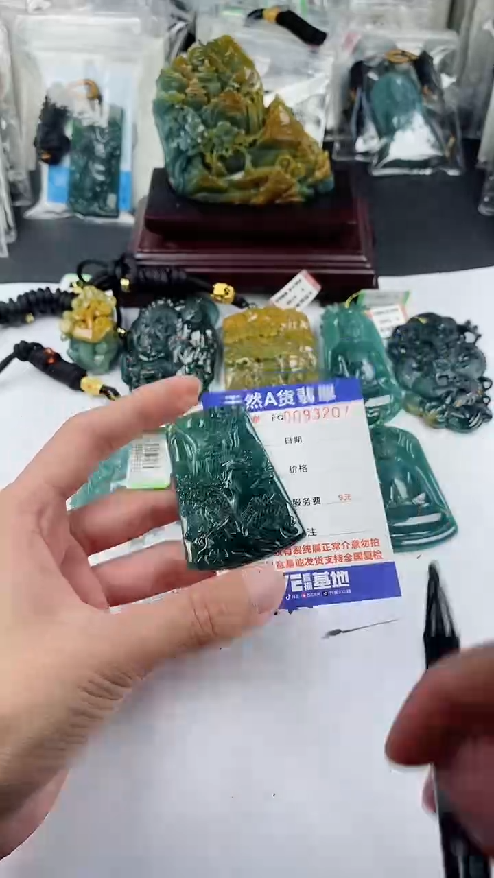 【闪购商品】翡翠颈饰未镶嵌          