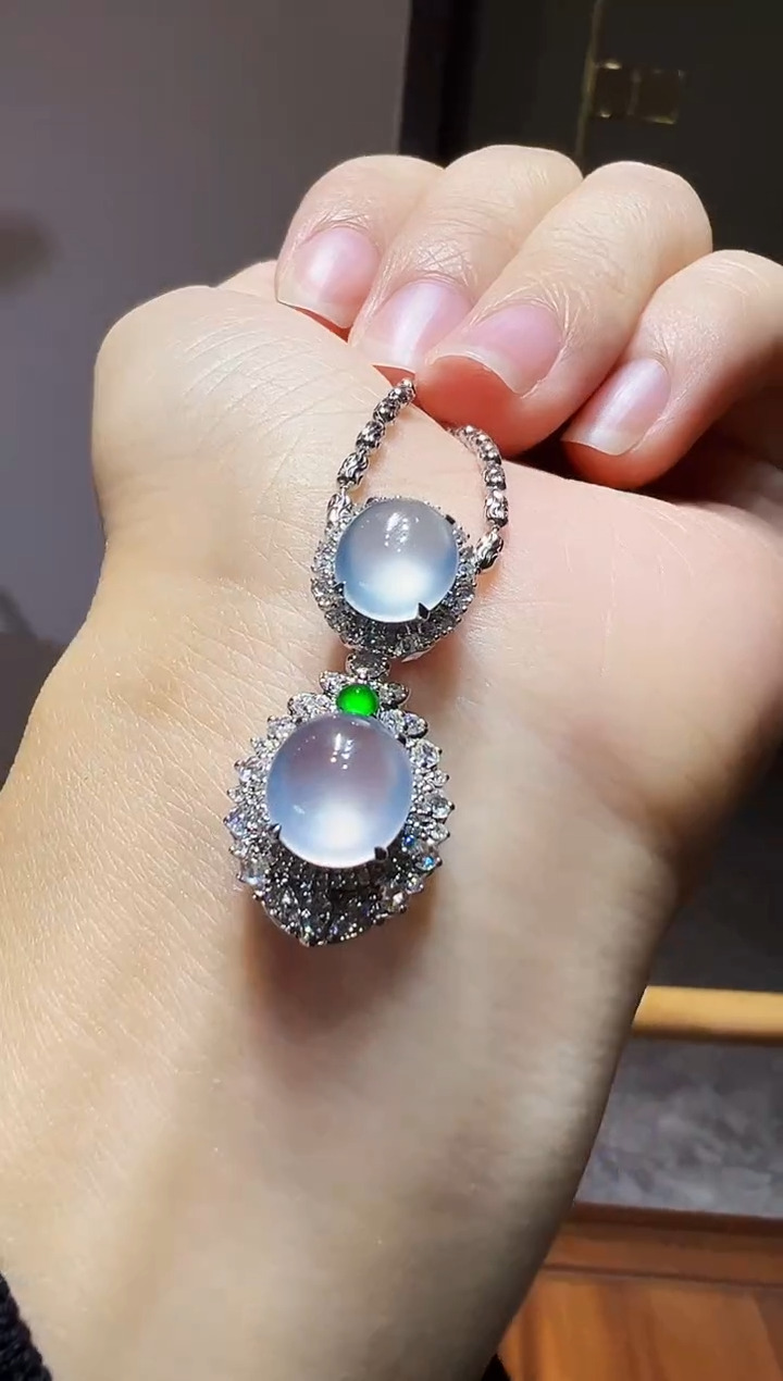 吊坠(不含链)18K金镶嵌翡翠蛋面