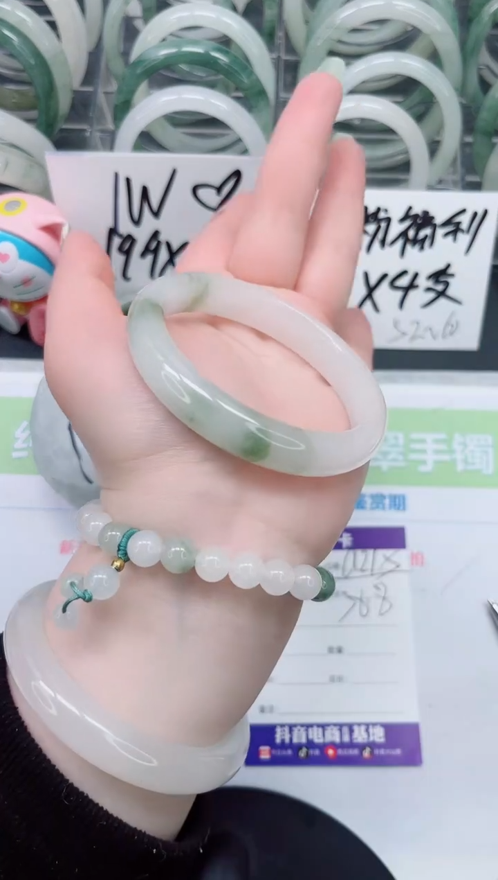 【闪购商品】石英质玉手镯合金a215