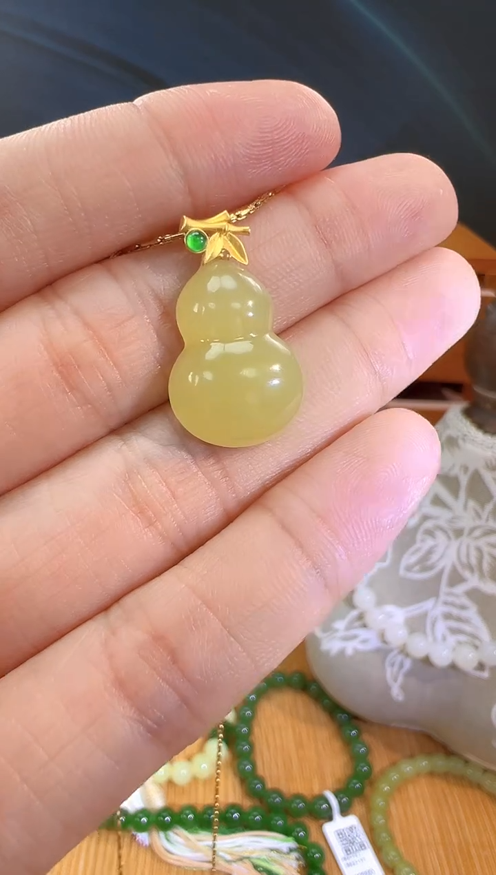 颈饰18K金镶嵌和田玉多样性拍一发一 cg