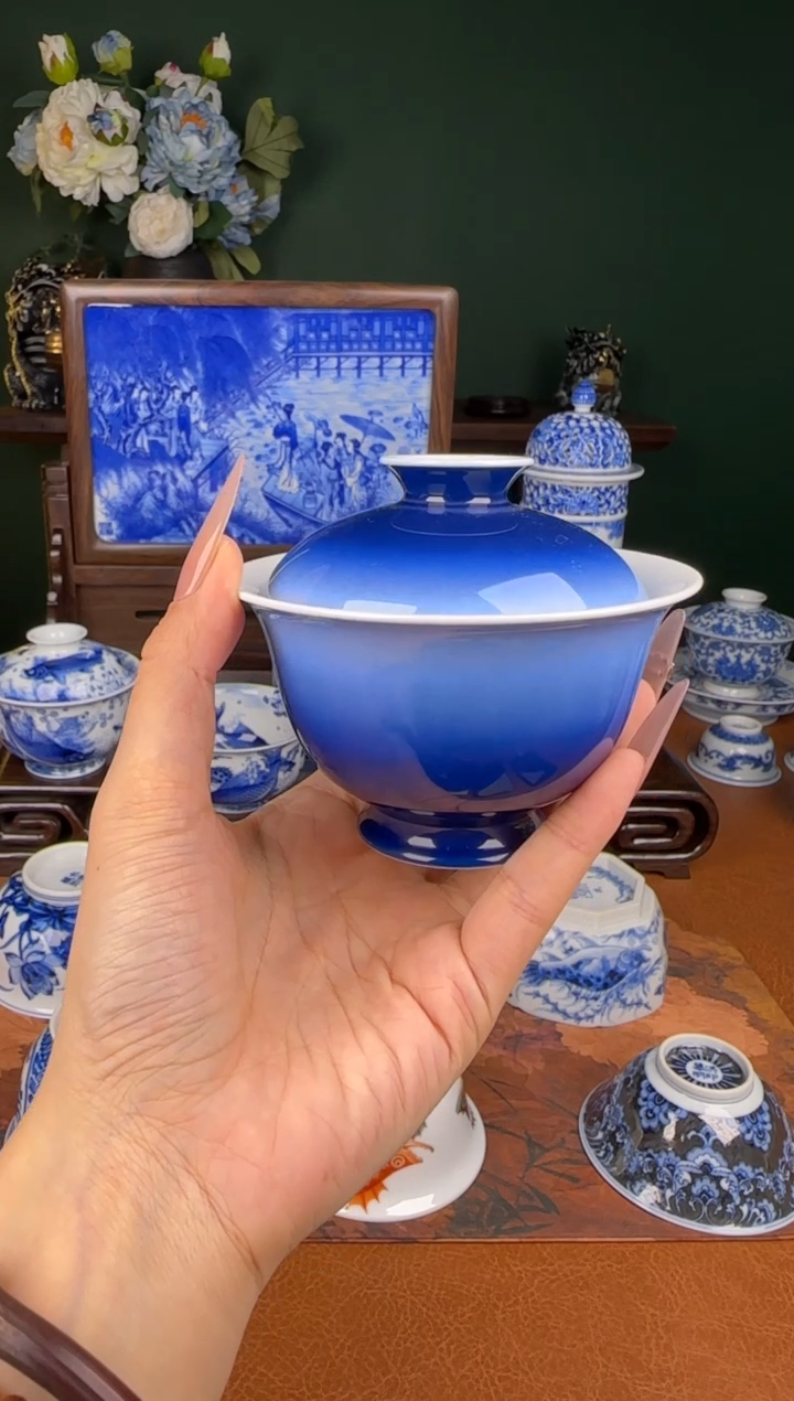 杯初蓝舍。洒蓝渐变。 盖碗