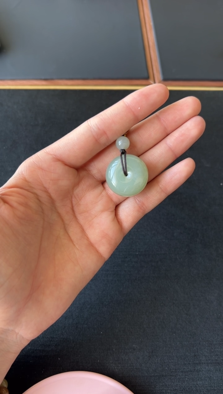 【闪购商品】和田玉吊坠(赠链)未镶嵌且末微色差近矿