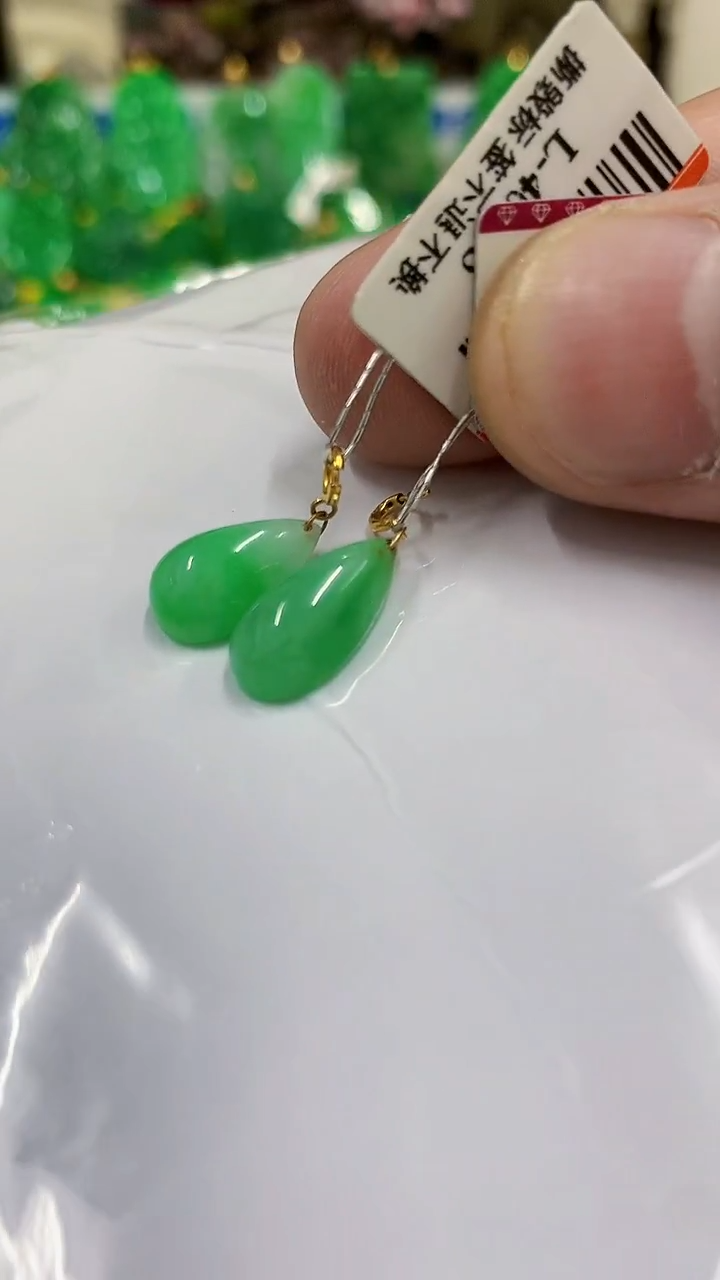 翡翠18K金镶嵌吊坠(不含链)多样性发货其中一件