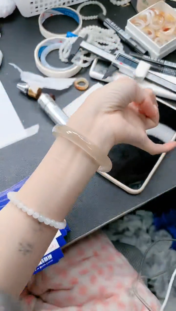 【闪购商品】石英质玉手镯未镶嵌 香槟金手镯-62