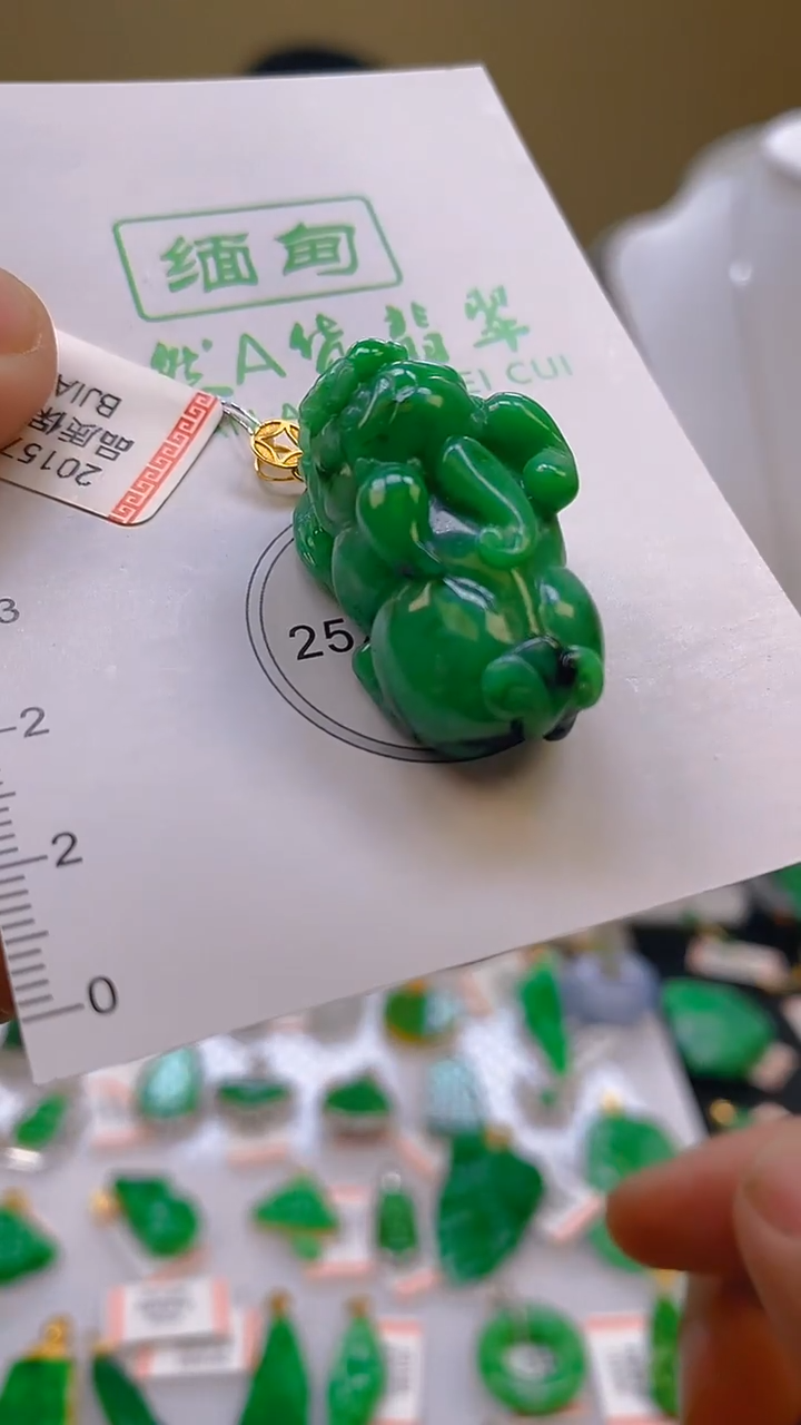 翡翠18K金镶嵌颈饰天然翡翠A货，支持复检