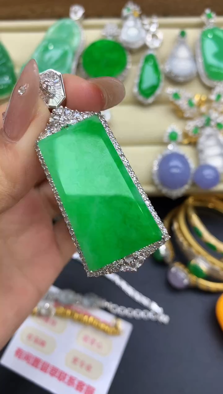 颈饰18K金镶嵌翡翠436-中国好珍宝