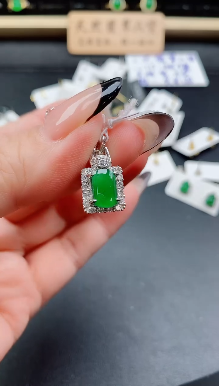 吊坠(赠链)银S925镶嵌翡翠1