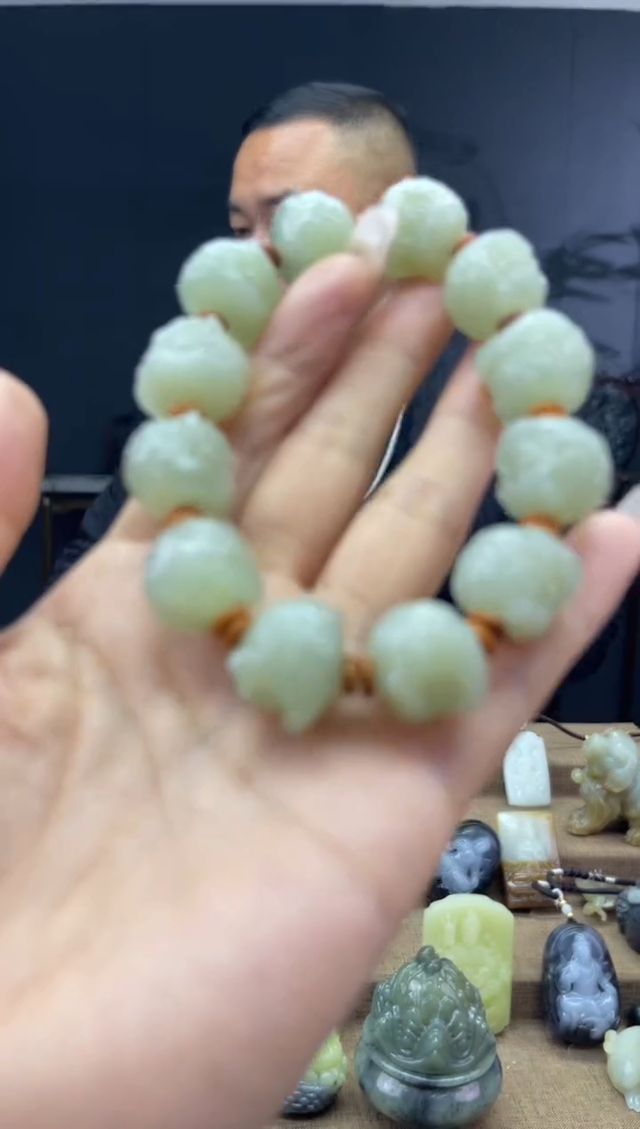 颈饰未镶嵌和田玉1