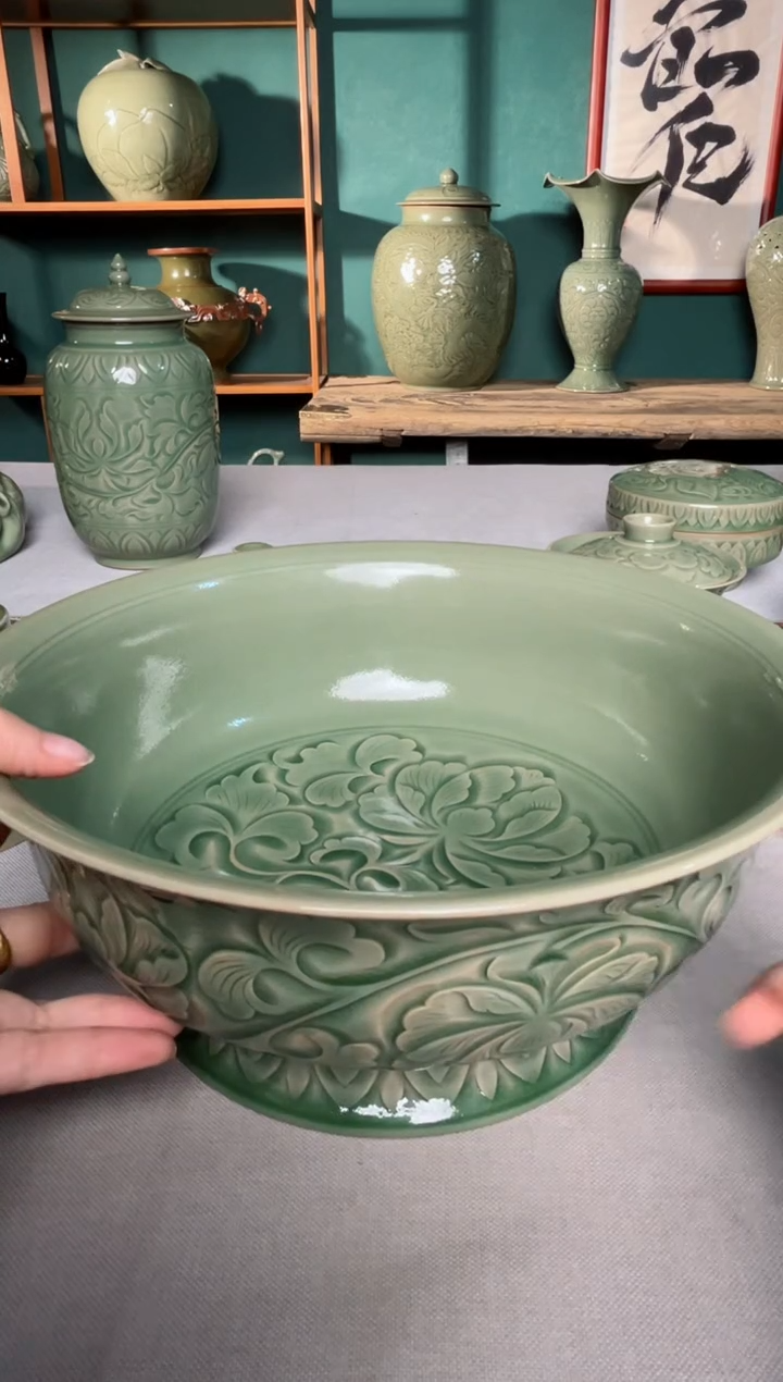 【闪购商品】其他纯手工秘色内外满刻缠枝牡丹高足水洗