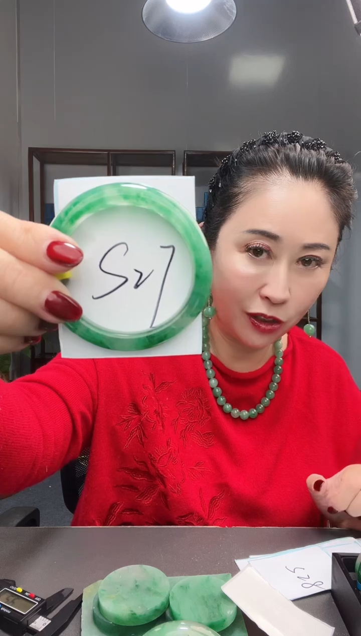 【闪购商品】石英质玉手镯未镶嵌非洲翠