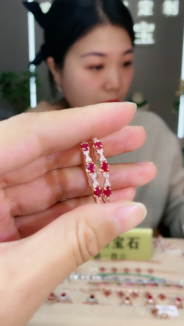 【闪购商品】红宝石耳饰银S925镶嵌耳饰