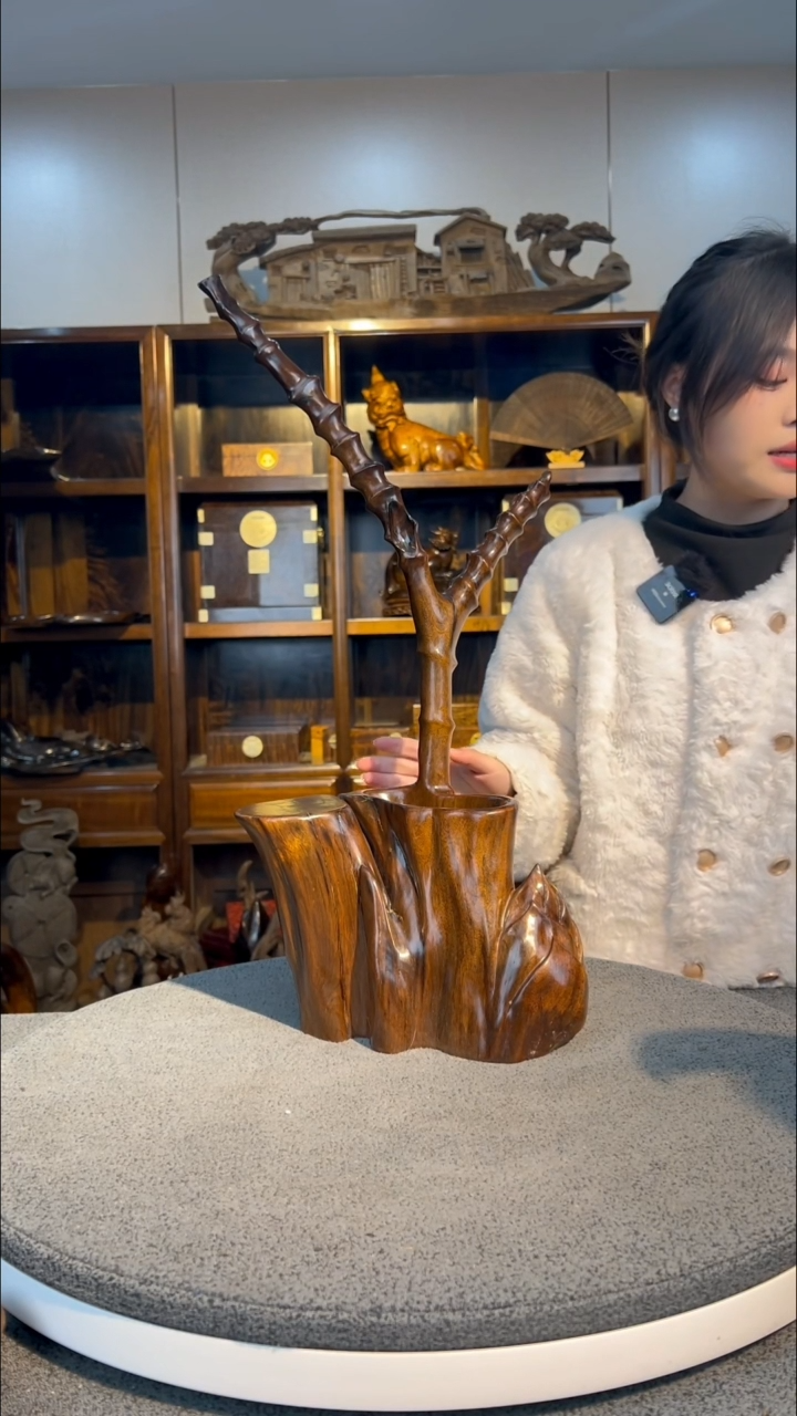 【闪购商品】金丝楠木雕节节高升笔筒