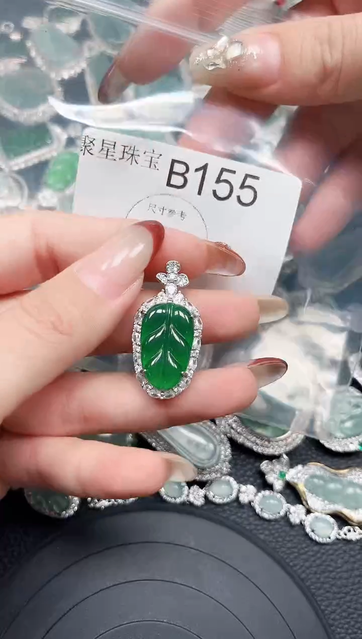 【闪购商品】翡翠颈饰未镶嵌赠皮绳155