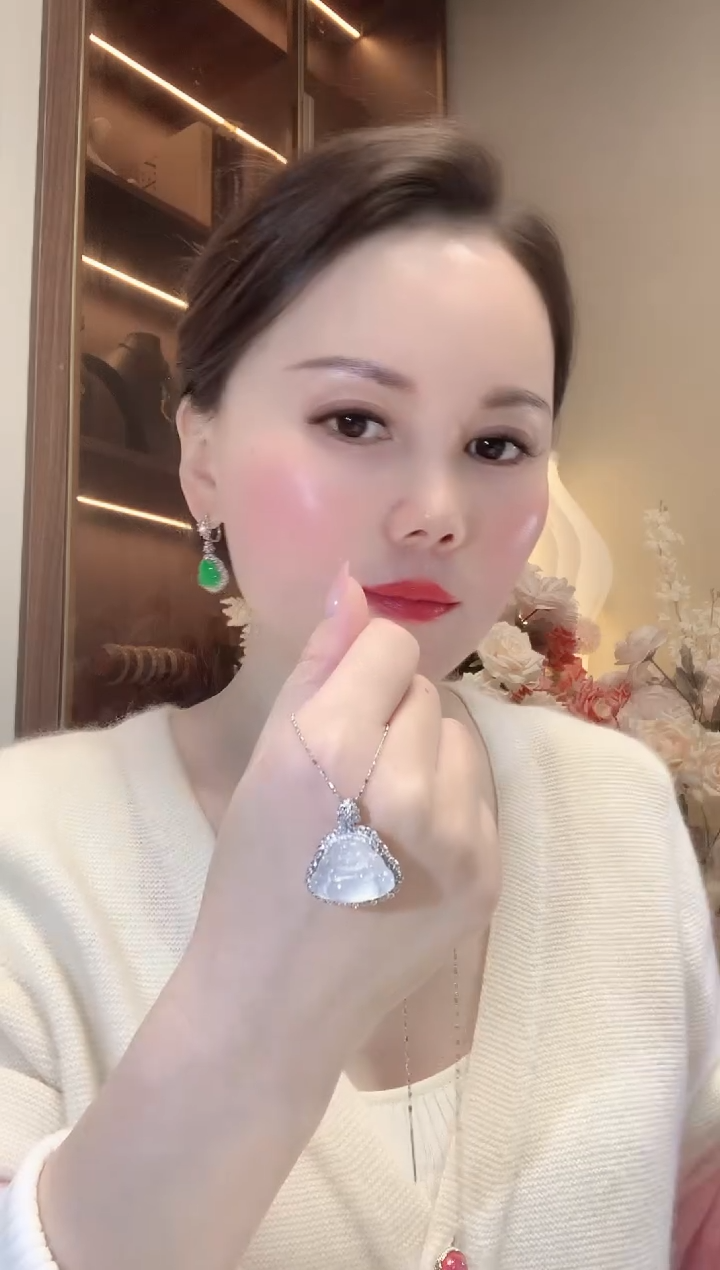 【闪购商品】翡翠吊坠(不含链)18K金镶嵌A93 