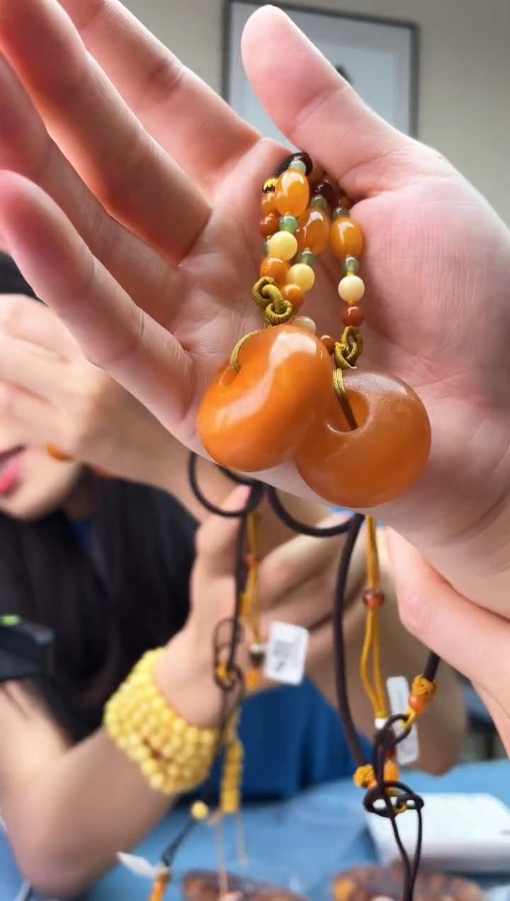 蜜蜡未镶嵌珠宝奇石T0假一罚十多样性发其一
