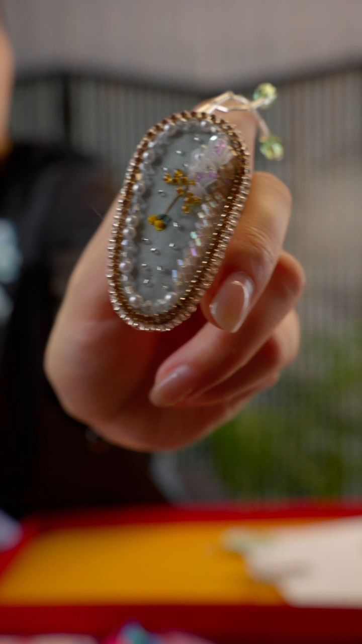 刺绣爱****梨非遗绒花手工饰品