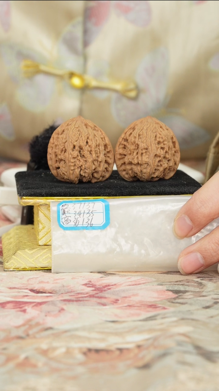 【闪购商品】文玩核桃把件密纹狮子头