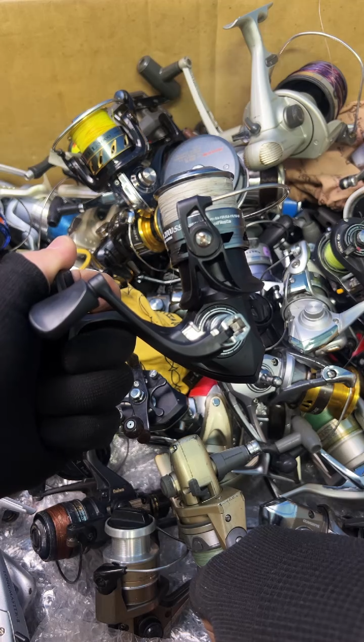 l****i微瑕钓鱼轮，直播间讲解为准，看清楚再拍，如有拆卸不退换