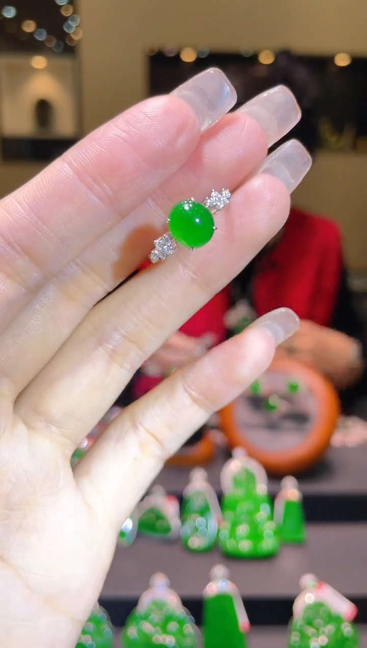 【闪购商品】翡翠吊坠(不含链)18K金镶嵌A87