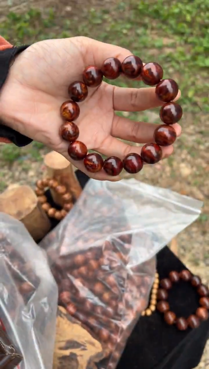 黄花梨/降香黄檀A023留疤水波带芝麻点1.5圆珠手串488