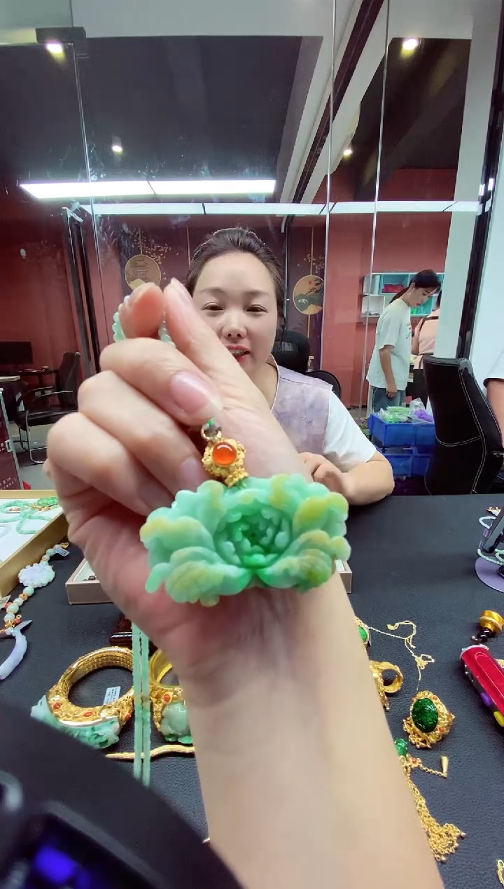 翡翠未镶嵌颈饰翡翠吊坠