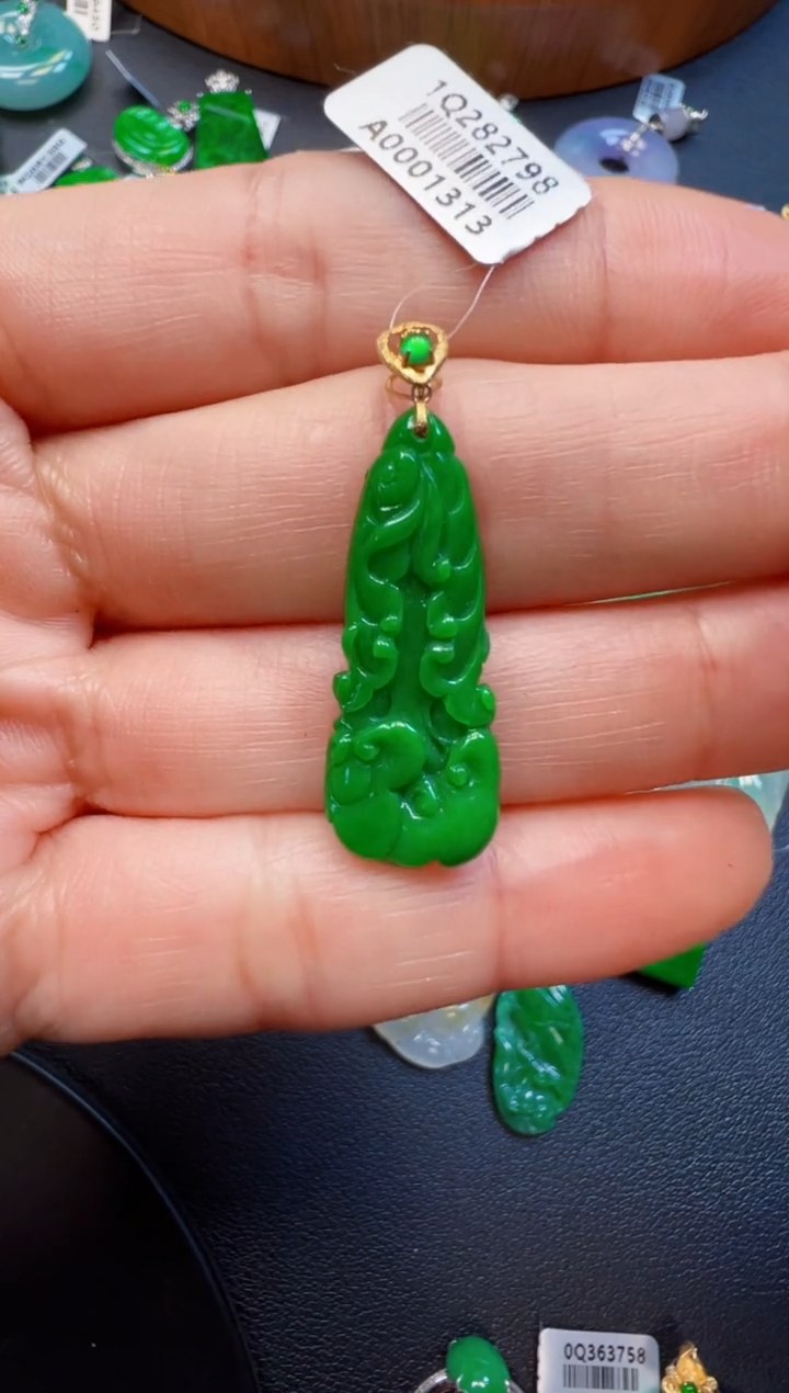 【闪购商品】翡翠吊坠(不含链)18K金镶嵌2980
