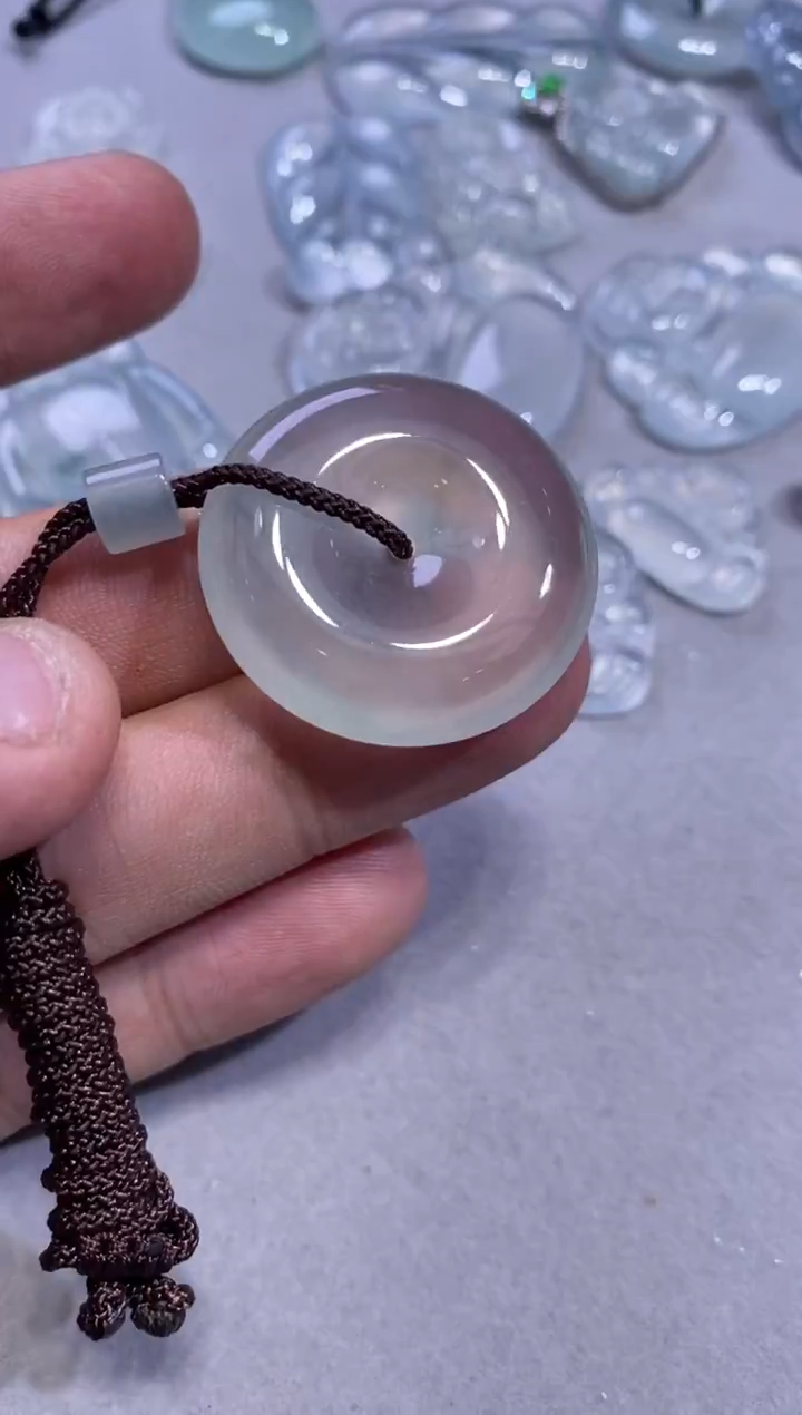 吊坠(不含链)未镶嵌翡翠扣子50000   30.7  7.1