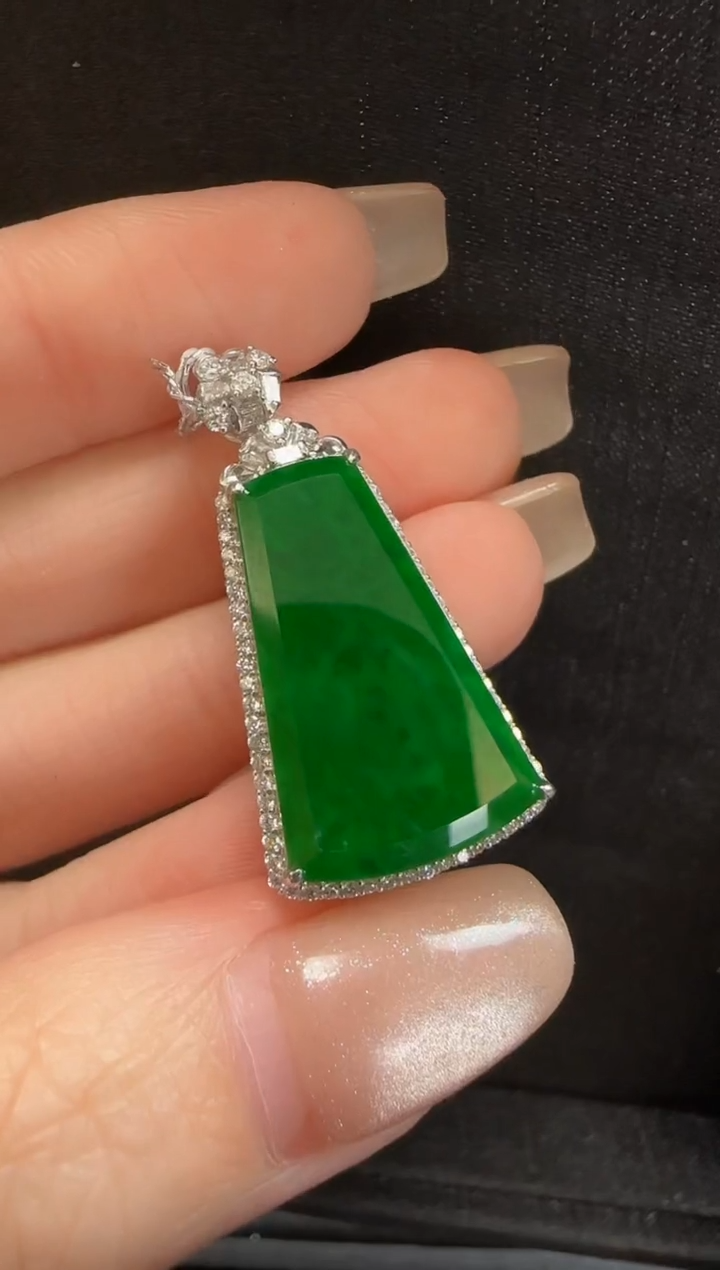 【闪购商品】翡翠颈饰18K金镶嵌130无事牌一个