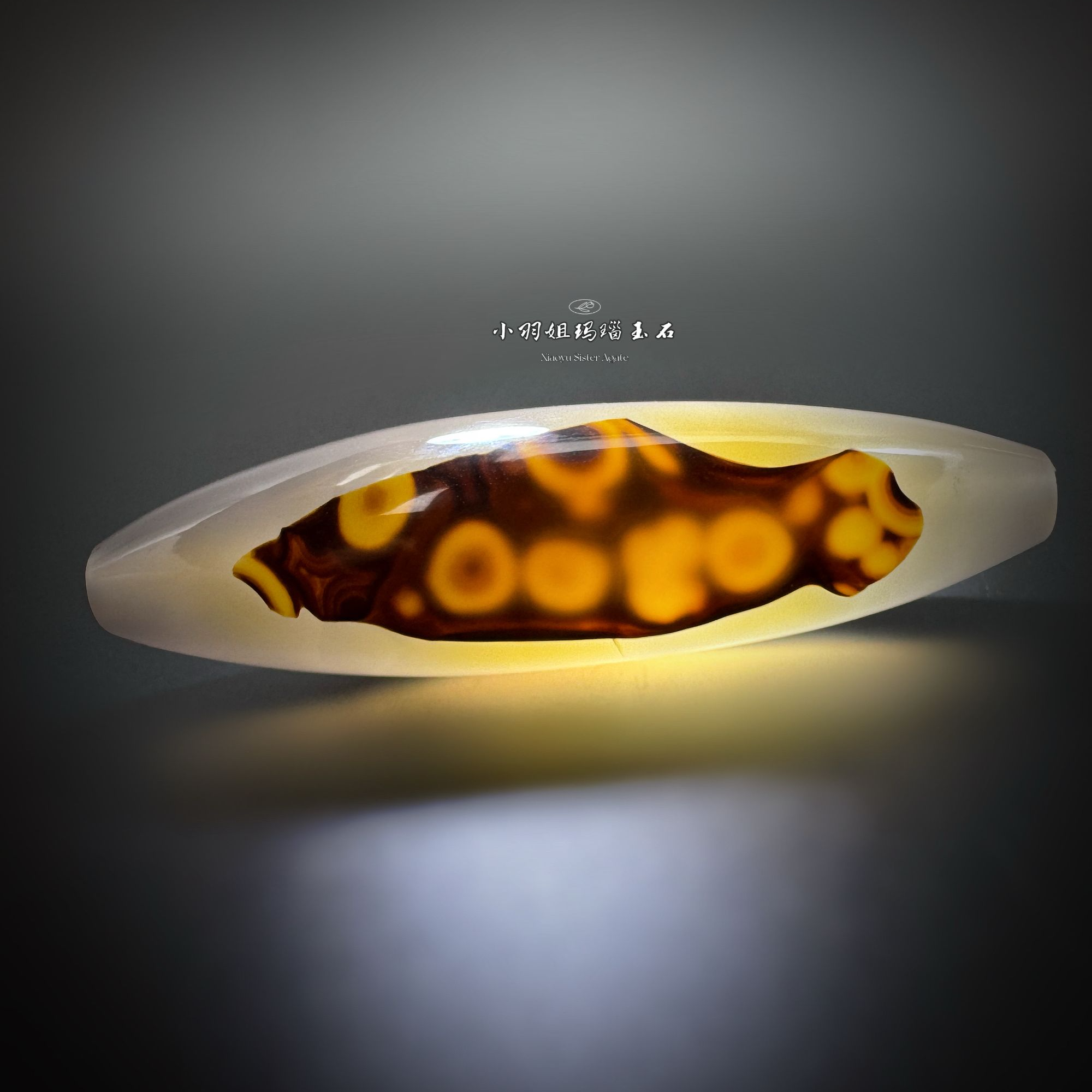 天然象形玛瑙年年有鱼玛瑙勒子 尺寸 60*16.7