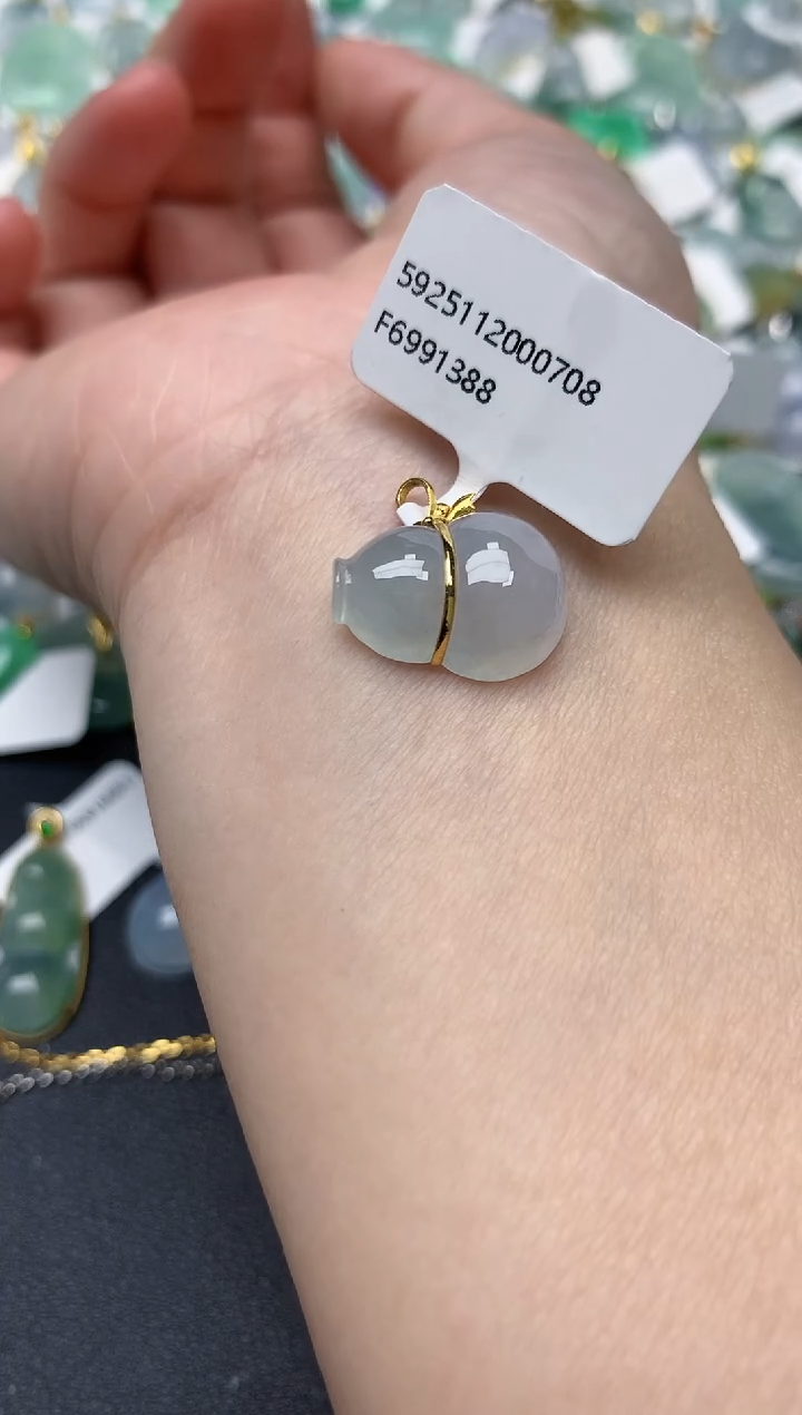 颈饰18K金镶嵌翡翠天然缅甸A货翡翠