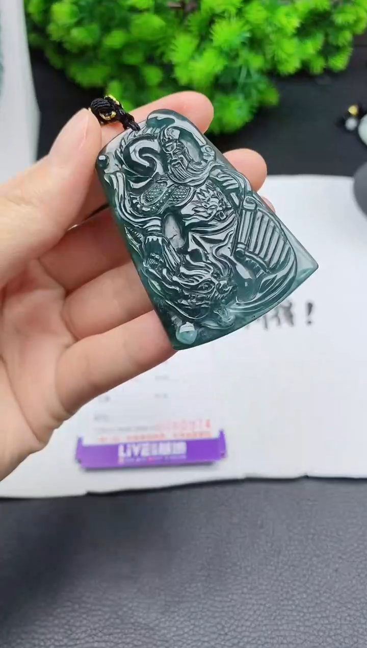 颈饰未镶嵌翡翠 