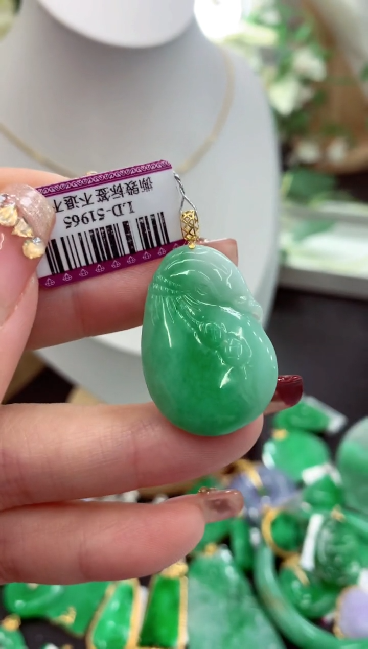 【闪购商品】翡翠吊坠(不含链)18K金镶嵌挂件