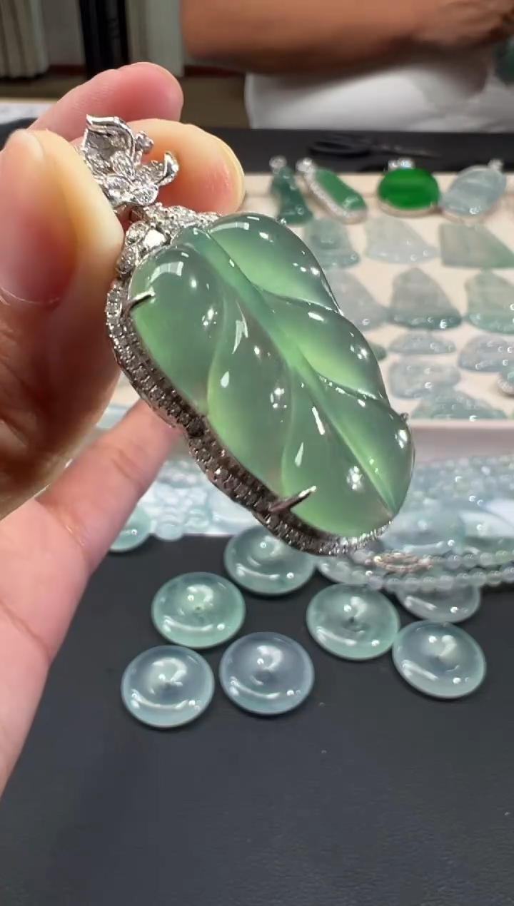 吊坠(不含链)18K金镶嵌翡翠B469|7999