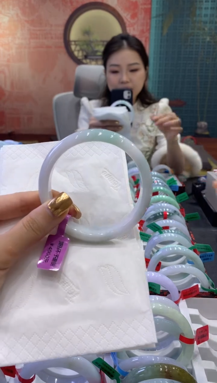 【闪购商品】翡翠手镯未镶嵌多人03849