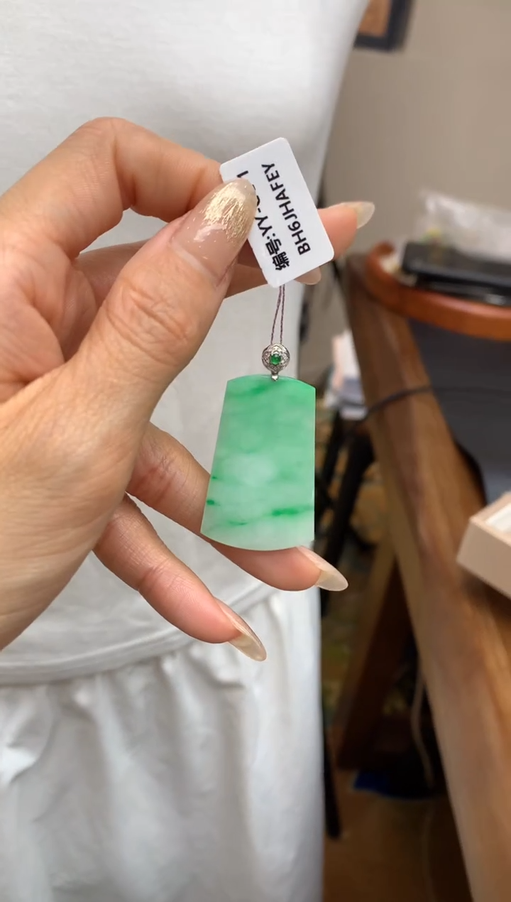 【闪购商品】翡翠颈饰18K金镶嵌无事牌