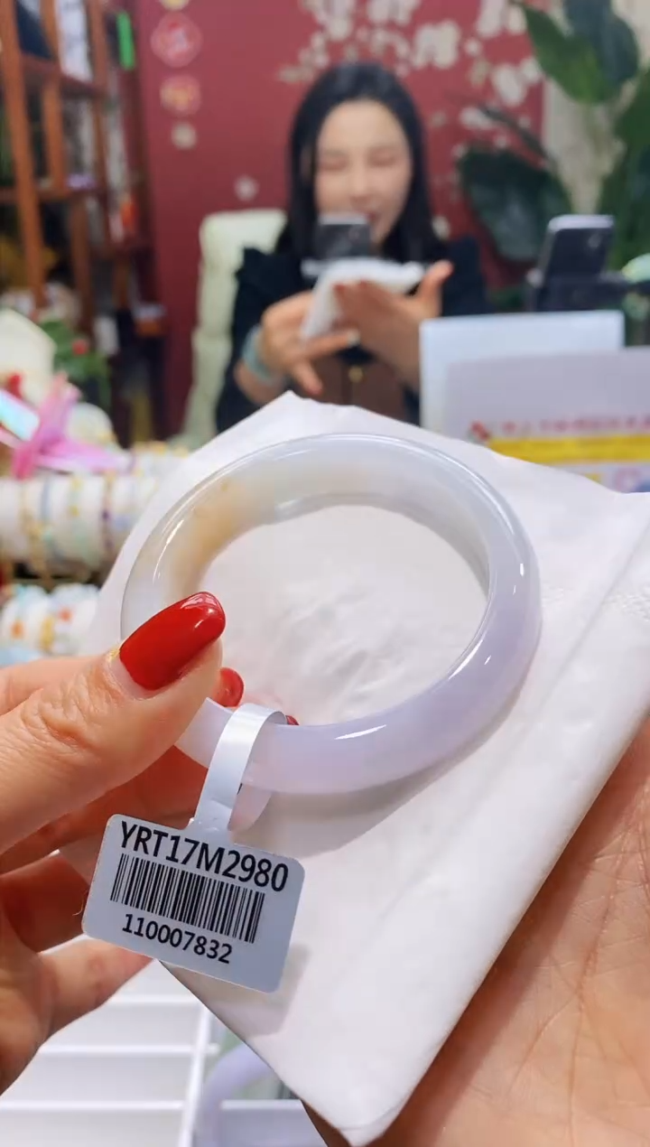 【闪购商品】翡翠手镯未镶嵌104圈口5556/12.2*8.2