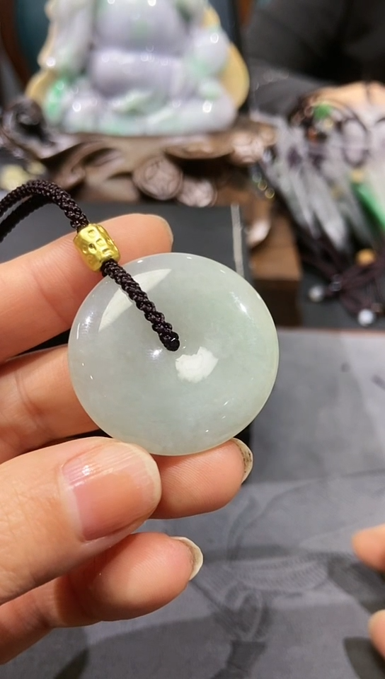 颈饰未镶嵌翡翠七****?翡翠