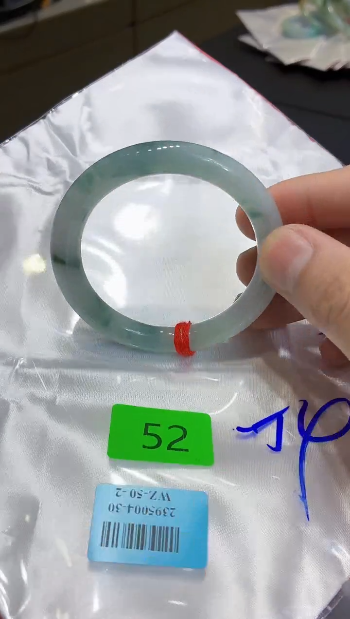 翡翠手镯未镶嵌翡翠手镯