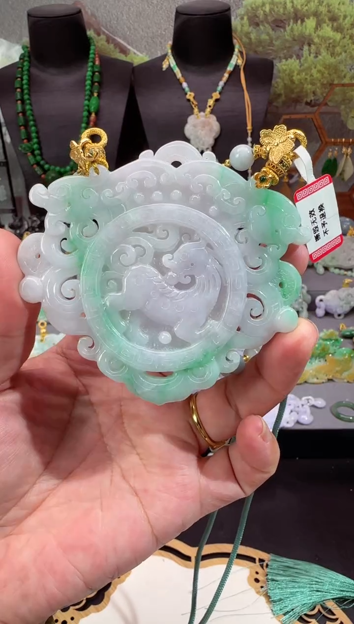 【闪购商品】翡翠颈饰未镶嵌牌子