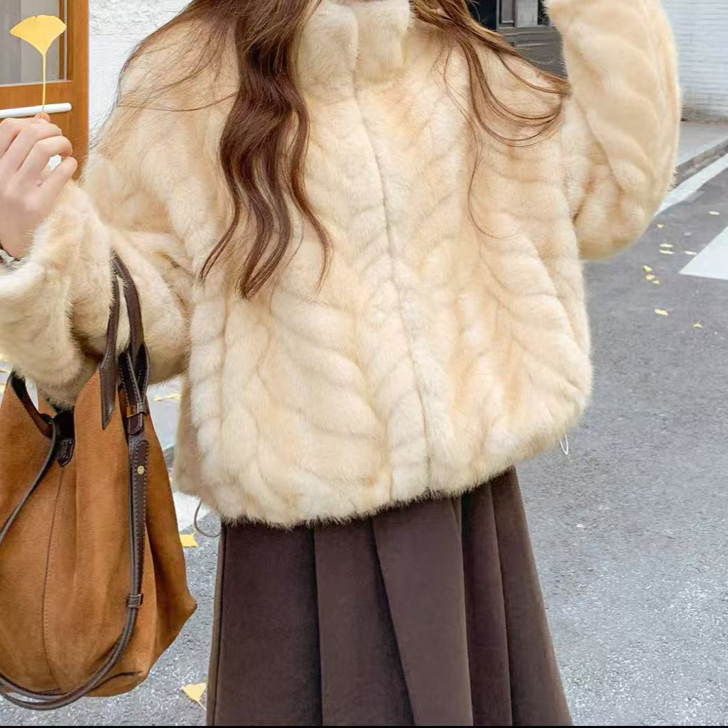 Y1318米黄人字纹温柔风外套88677