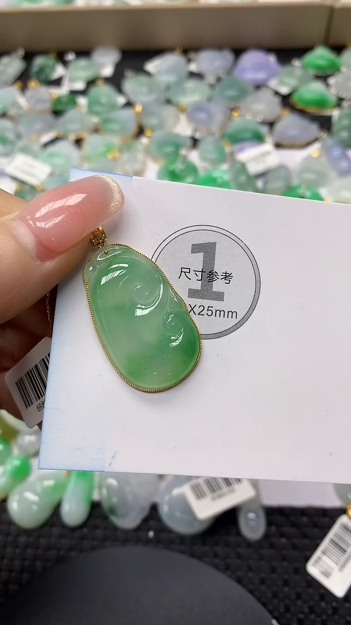 颈饰18K金镶嵌翡翠a货支持复检百元以上9元证书费自理