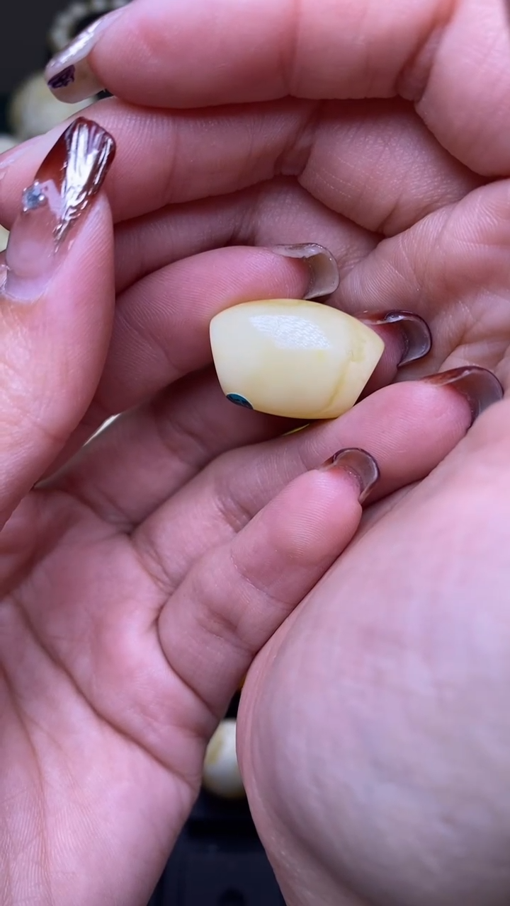 【闪购商品】琥珀裸石未镶嵌葵. 75