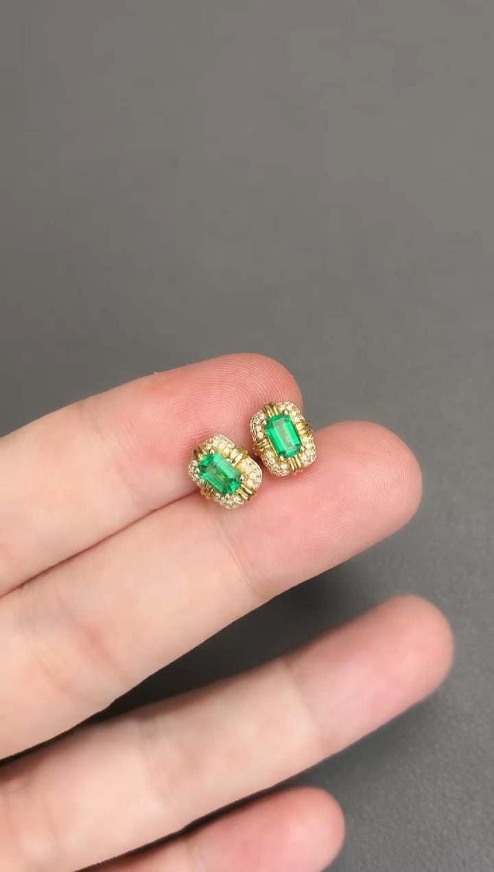 18K金镶嵌耳饰祖母绿0.65ct/赞比亚/微油/月底清货价
