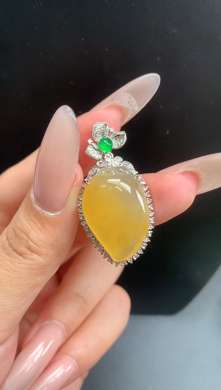 【闪购商品】翡翠18K金镶嵌颈饰桃子1346