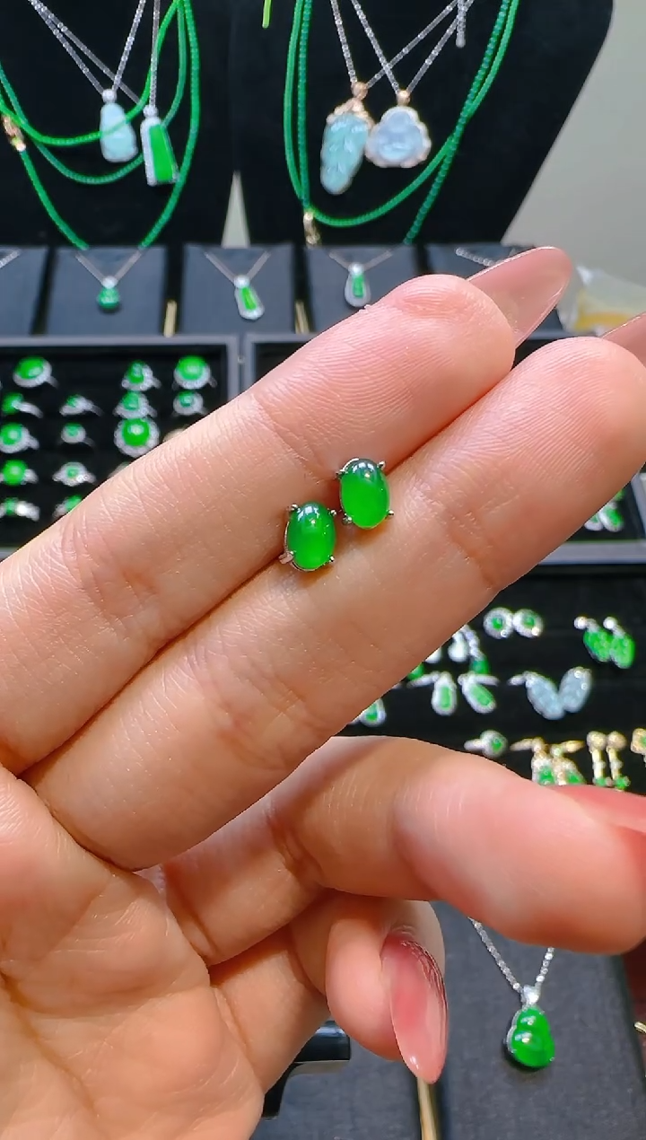 颈饰银S925镶嵌翡翠蛋面耳钉