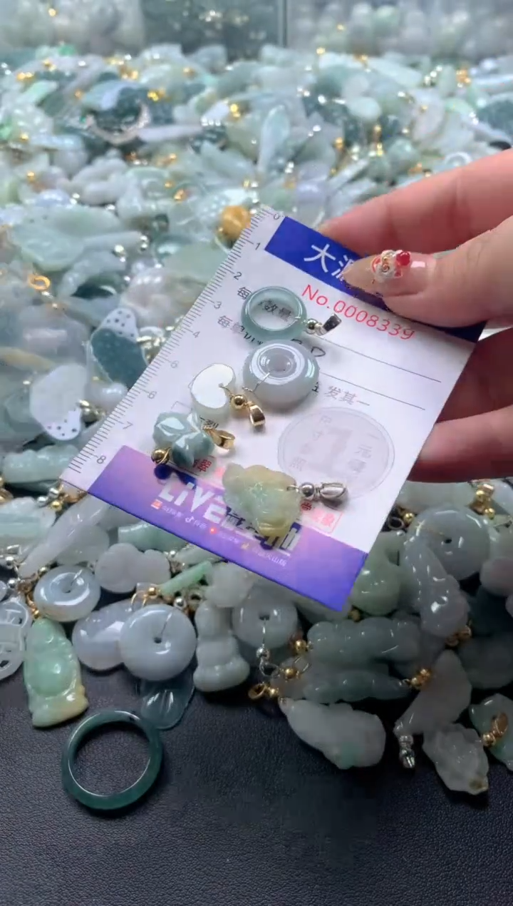 【闪购商品】翡翠吊坠(不含链)未镶嵌8339