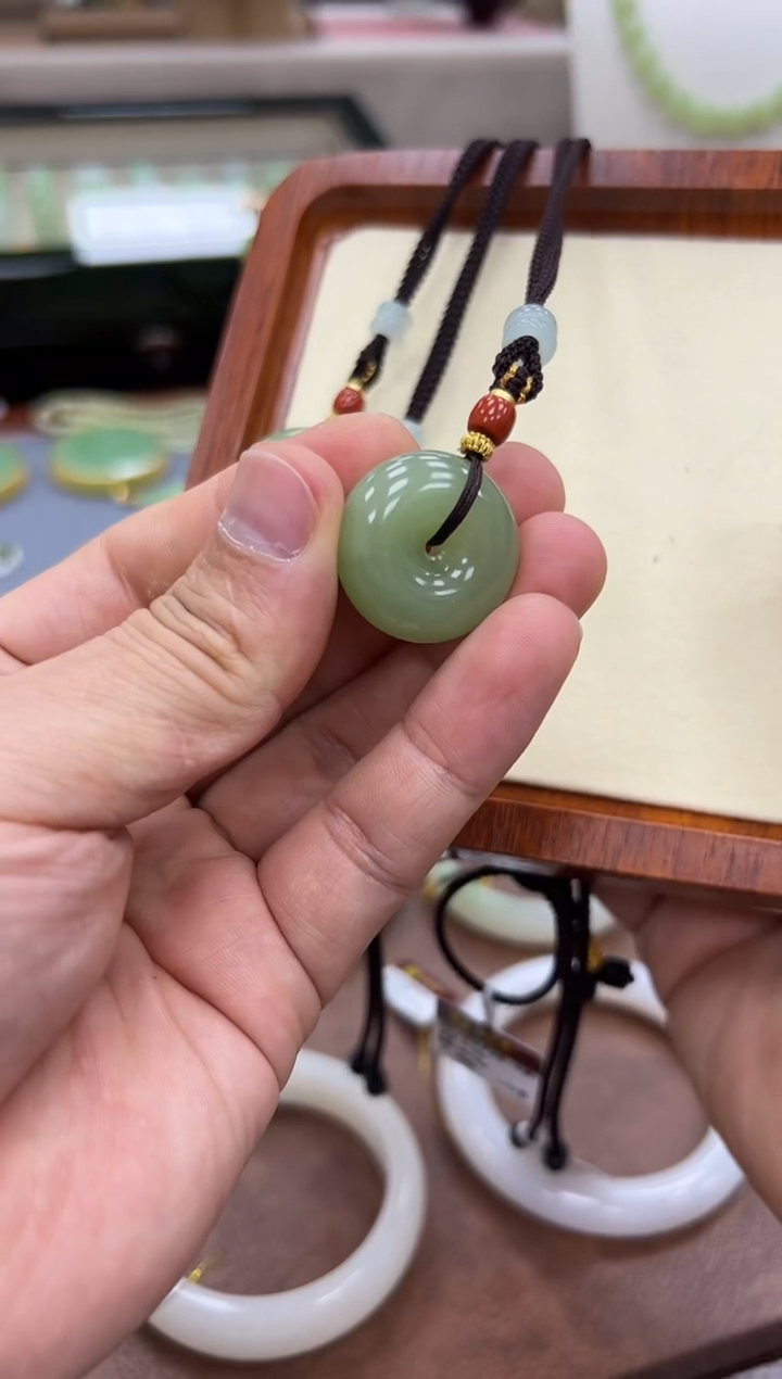 【闪购商品】和田玉吊坠未镶嵌翠青平安扣