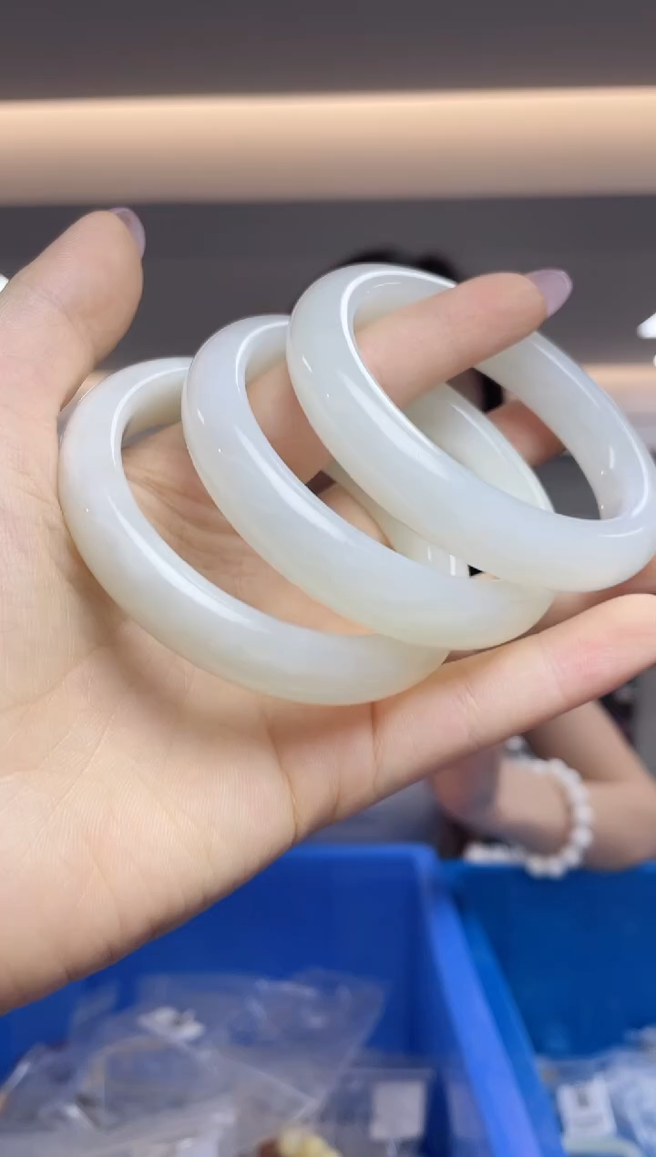 和田玉手镯未镶嵌（多样性发一件）56