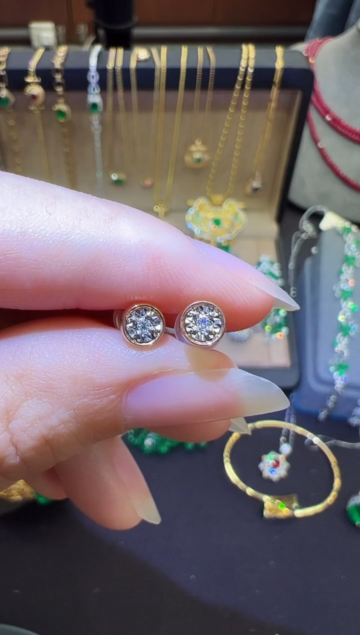 18K金镶嵌耳饰钻石诗*0.02ct