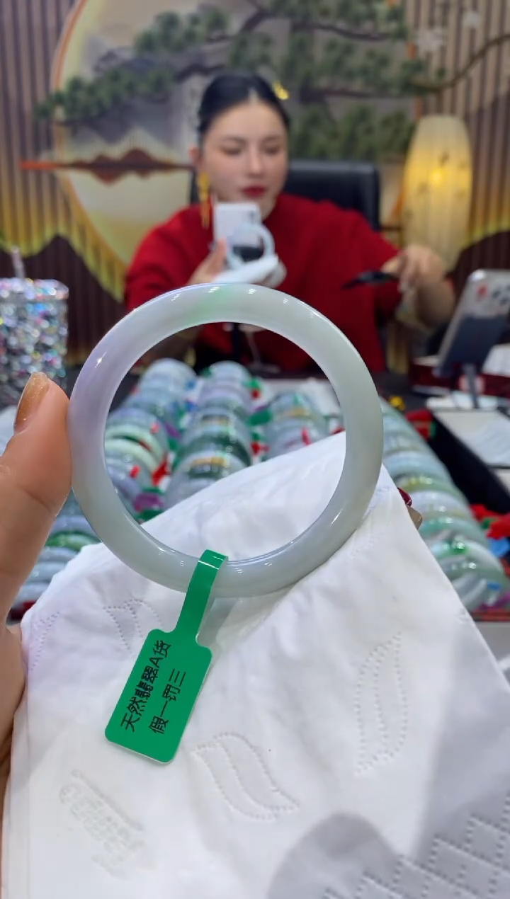 【闪购商品】翡翠手镯未镶嵌多人08596